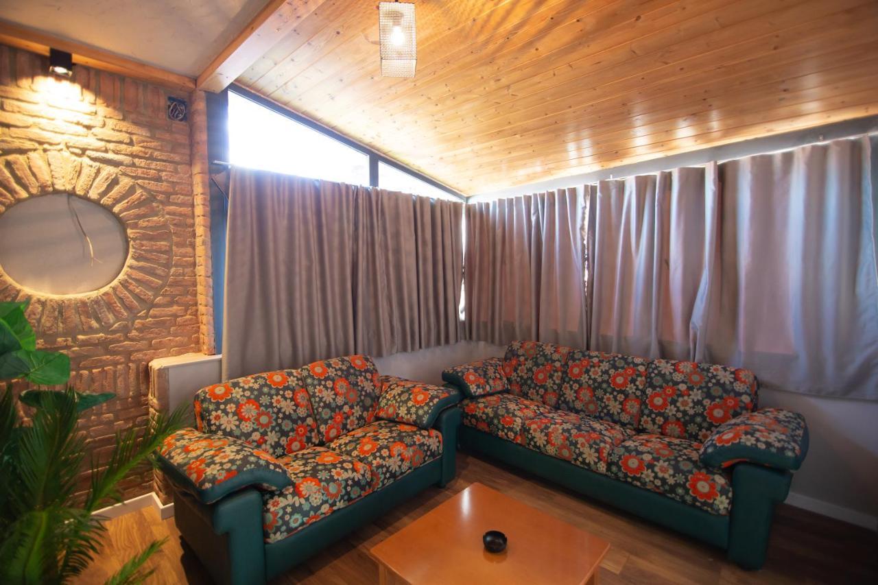 Vila Mariss Korce Exterior foto