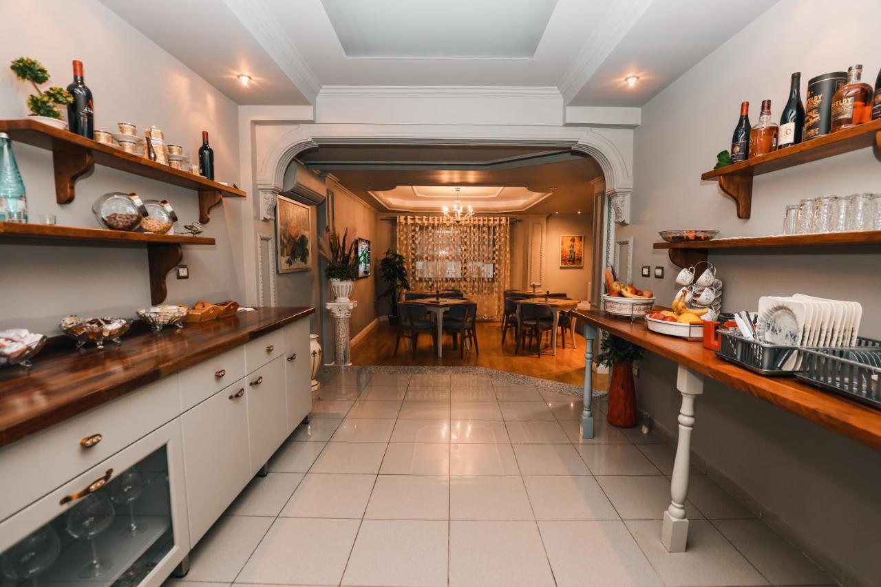 Vila Mariss Korce Exterior foto