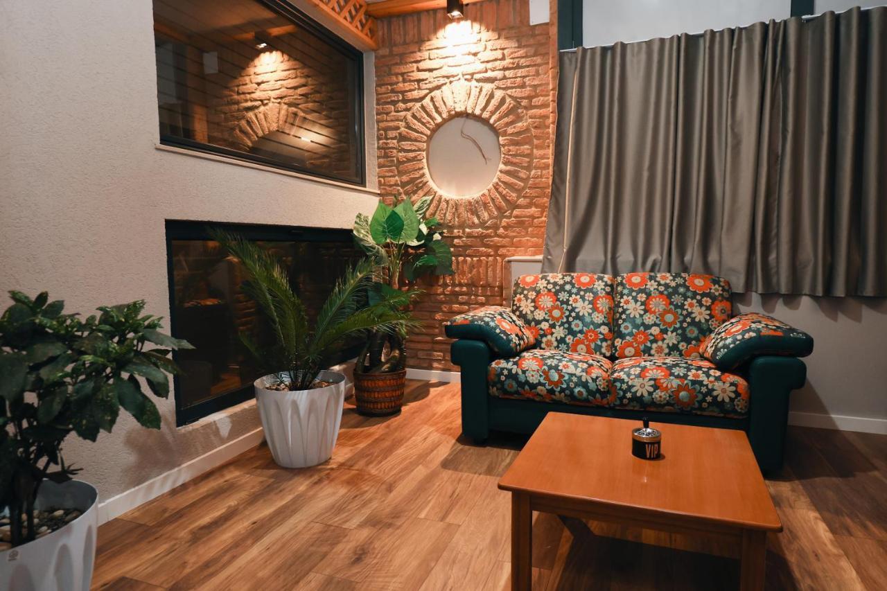 Vila Mariss Korce Exterior foto