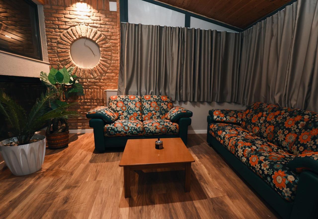 Vila Mariss Korce Exterior foto
